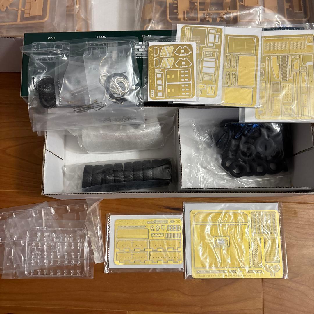 M1070トラックトラクター & M1000重機輸送半トレーラー プラモデル