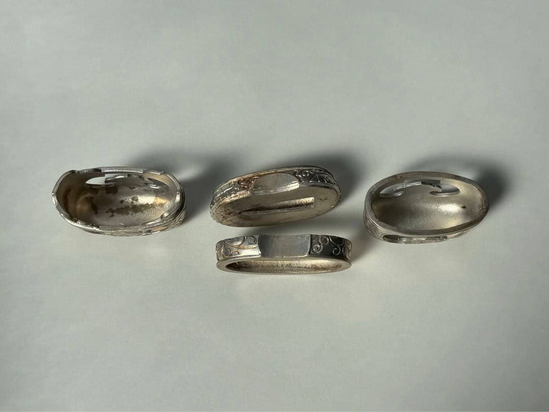 日本刀装具　合口拵え　唐草の図　縁頭　鯉口　銅地　鍍銀