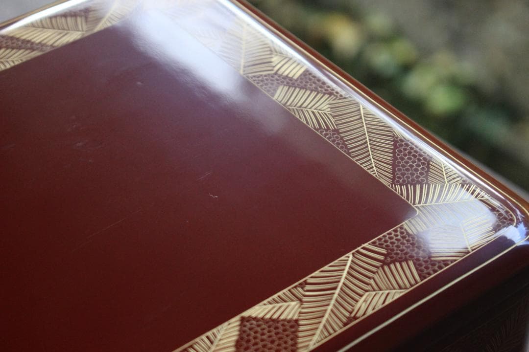 デッドストック！上質朱漆に優美な羊歯沈金の映える二段重（検重箱