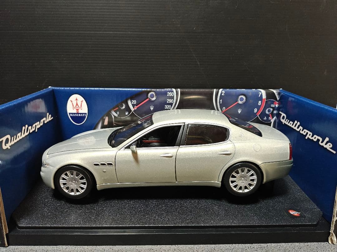 ホットウィール マセラティ クアトロポルテ QP 1/18