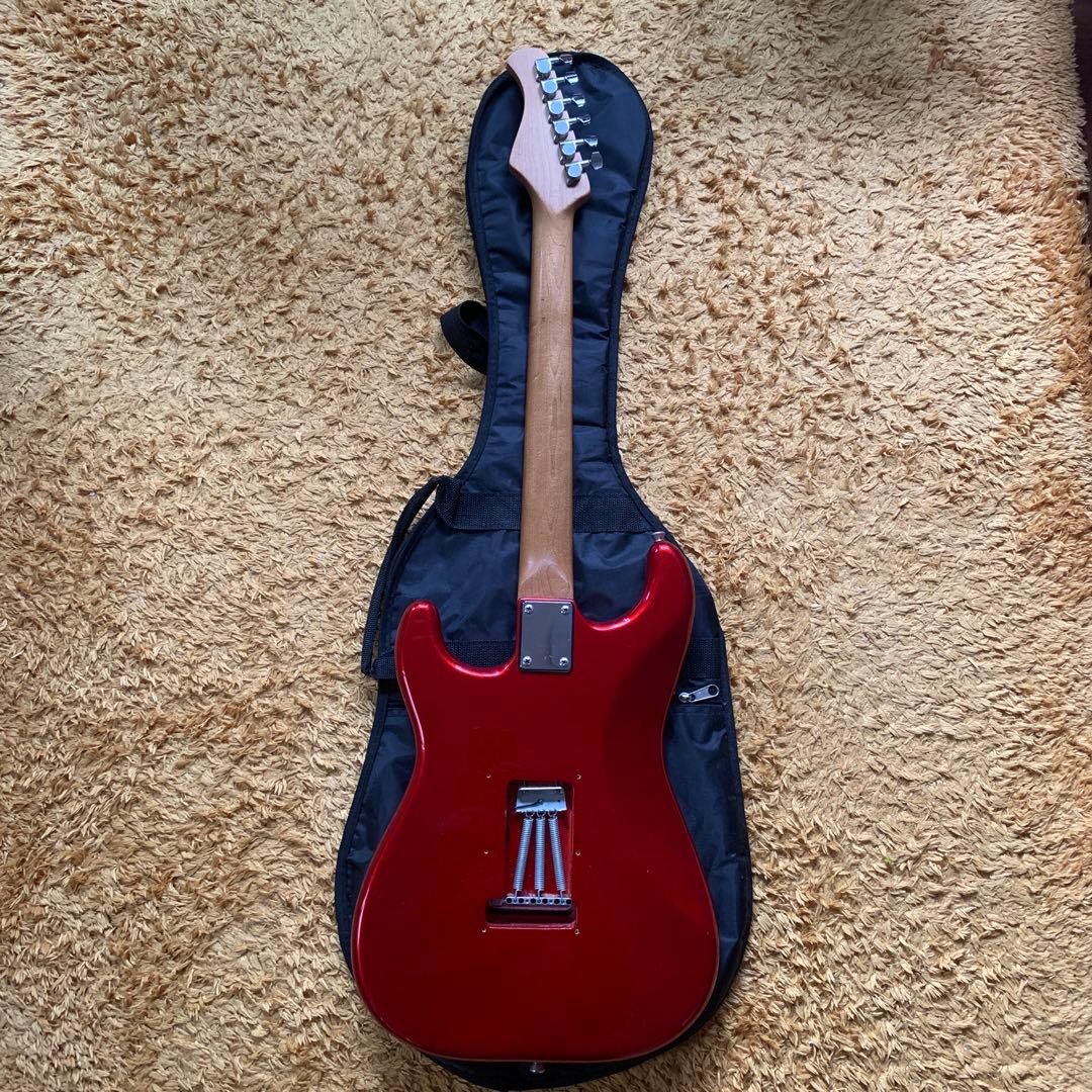バッカス　レッドエレキギター ストラトキャスタータイプ