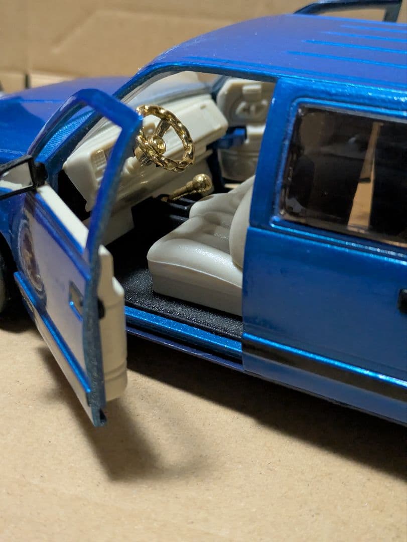 サニーサイド 1993 シボレー サバーバン 1/24 ブルーゴールド