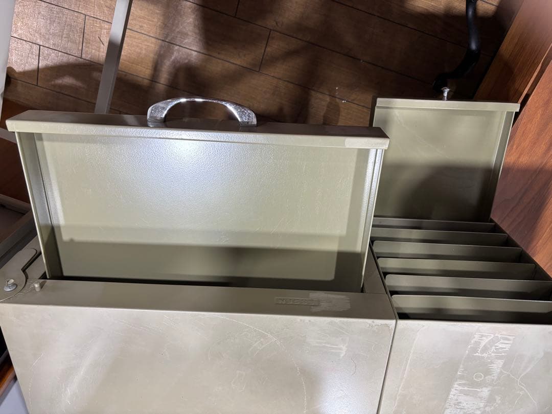 T82 タイプライターデスク ESSEN