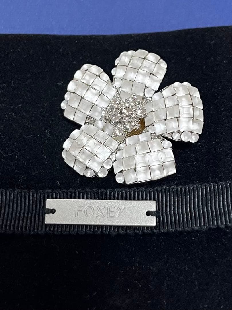 【美品】FOXEY フォクシー　シルバー 花形 ブローチ 美品】FOXEY フォクシー シルバー 花形 ブローチ