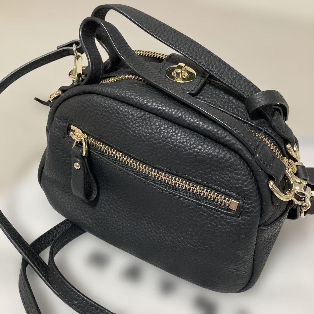 ブラックレザーショルダーバッグ