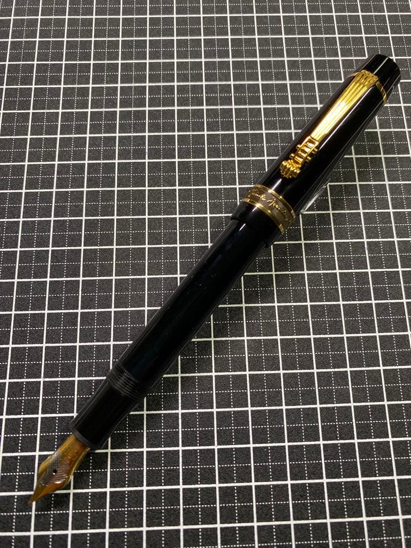 MONTBLANC ドネーションペンユーディ・メニューイン万年筆字幅F程度