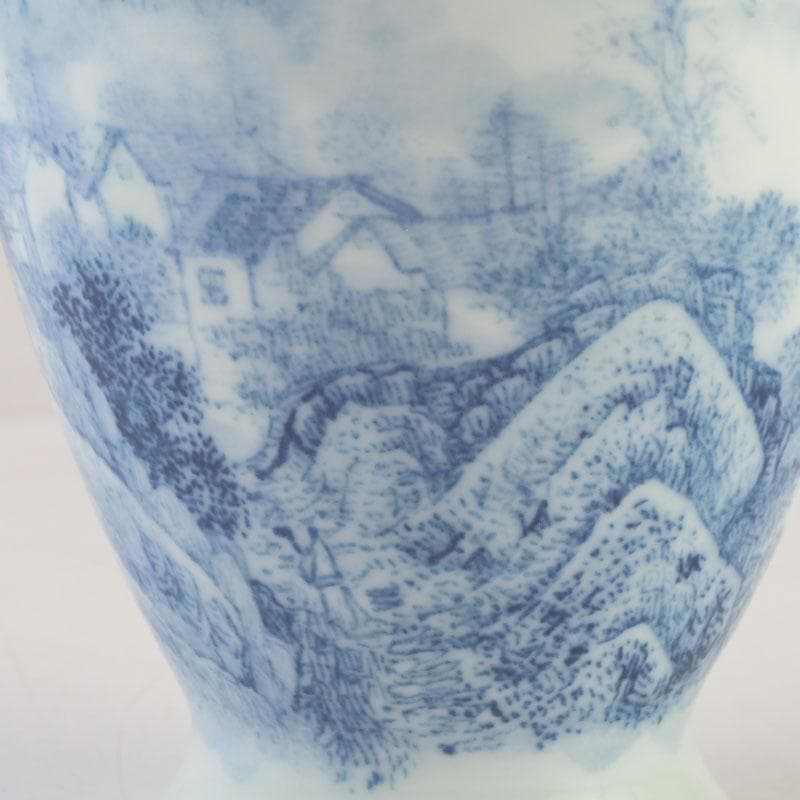 中国 景徳鎮製 青花 山水楼閣文瓶 花瓶 在銘 V 9576