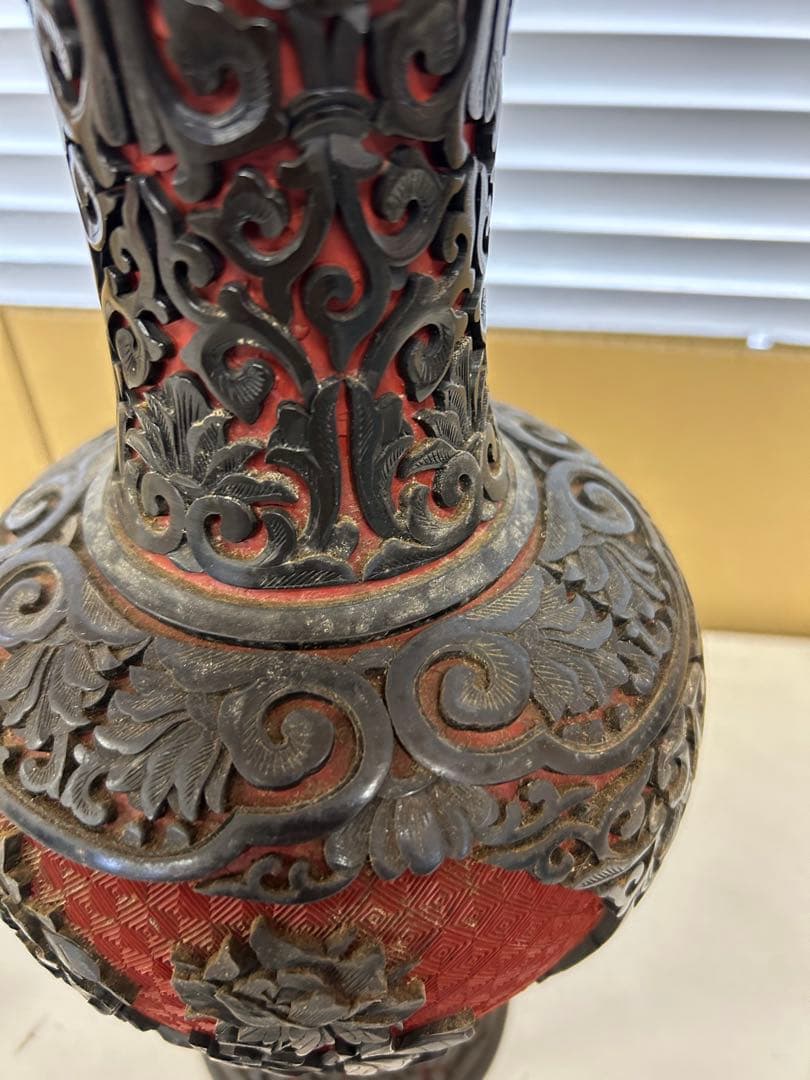 P209 中国古美術 古玩 花瓶 黒堆朱 台付 堆朱 希少