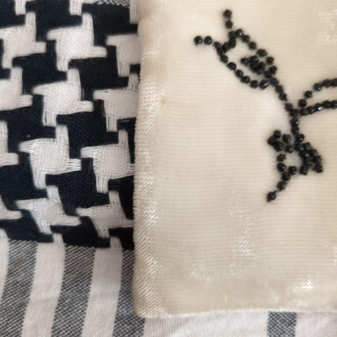 ｕｓｅｄ　ＰＲＡＤＡ　ビーズ刺繍　パーティー　手提げバッグ　アイボリー✕ブラック