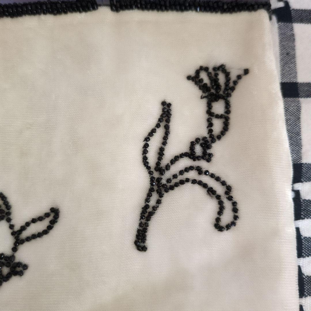 ｕｓｅｄ　ＰＲＡＤＡ　ビーズ刺繍　パーティー　手提げバッグ　アイボリー✕ブラック