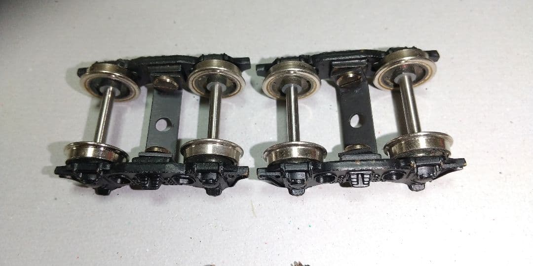 二軸先台車。 従台車 (2種)。テンダー台車(2種)、他パーツ。鉄道模型