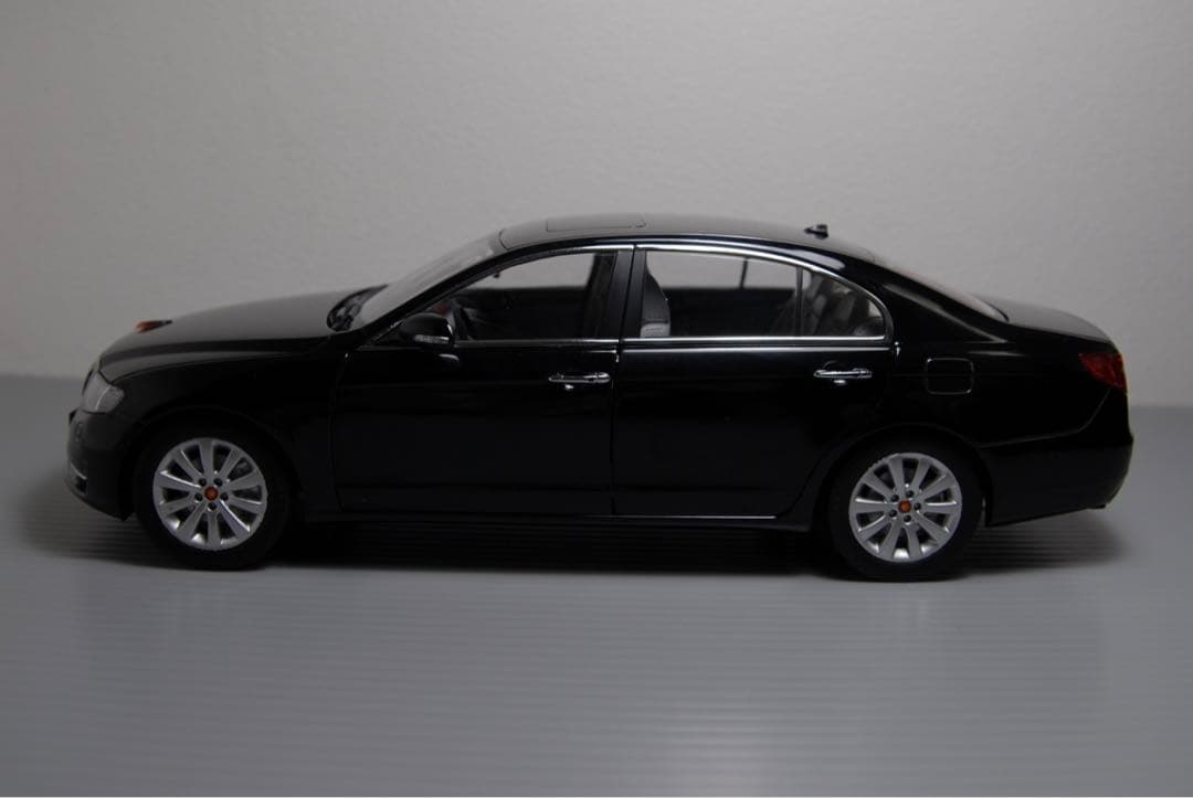 紅旗 H7 1/18 ミニカー 第一汽車 ホンチー