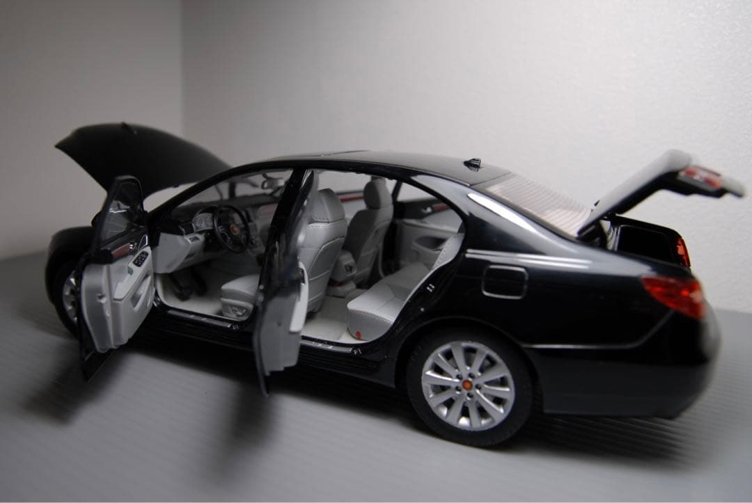 紅旗 H7 1/18 ミニカー 第一汽車 ホンチー