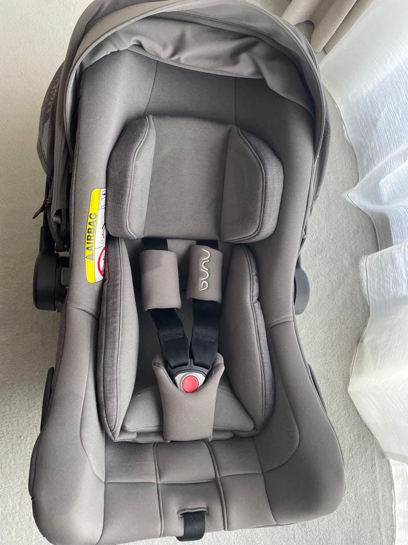 nuna ベビーシート グレー 日よけ付き