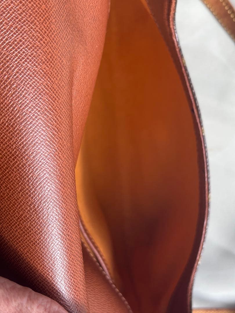 Lovis Vuitton ルイヴィトンモノグラムバッグ