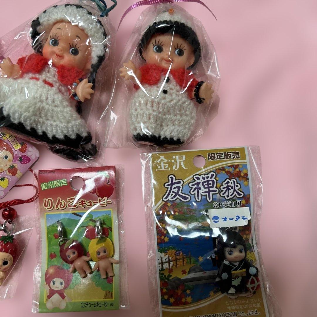 キャラクター人形3体セットとストラップ