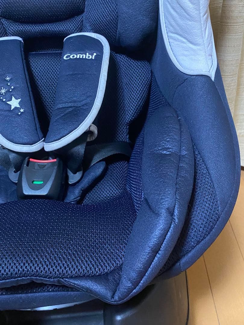 極美品　コンビ クルムーヴ シンプライト トイザらス限定 チャイルドシート