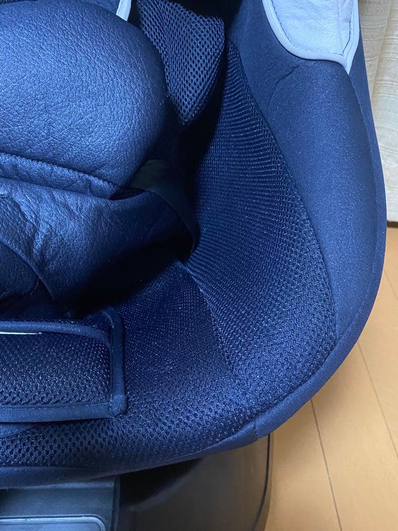 極美品　コンビ クルムーヴ シンプライト トイザらス限定 チャイルドシート