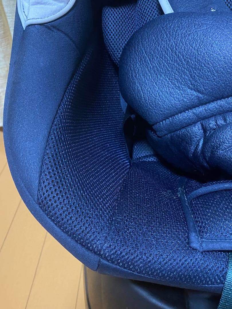 極美品　コンビ クルムーヴ シンプライト トイザらス限定 チャイルドシート