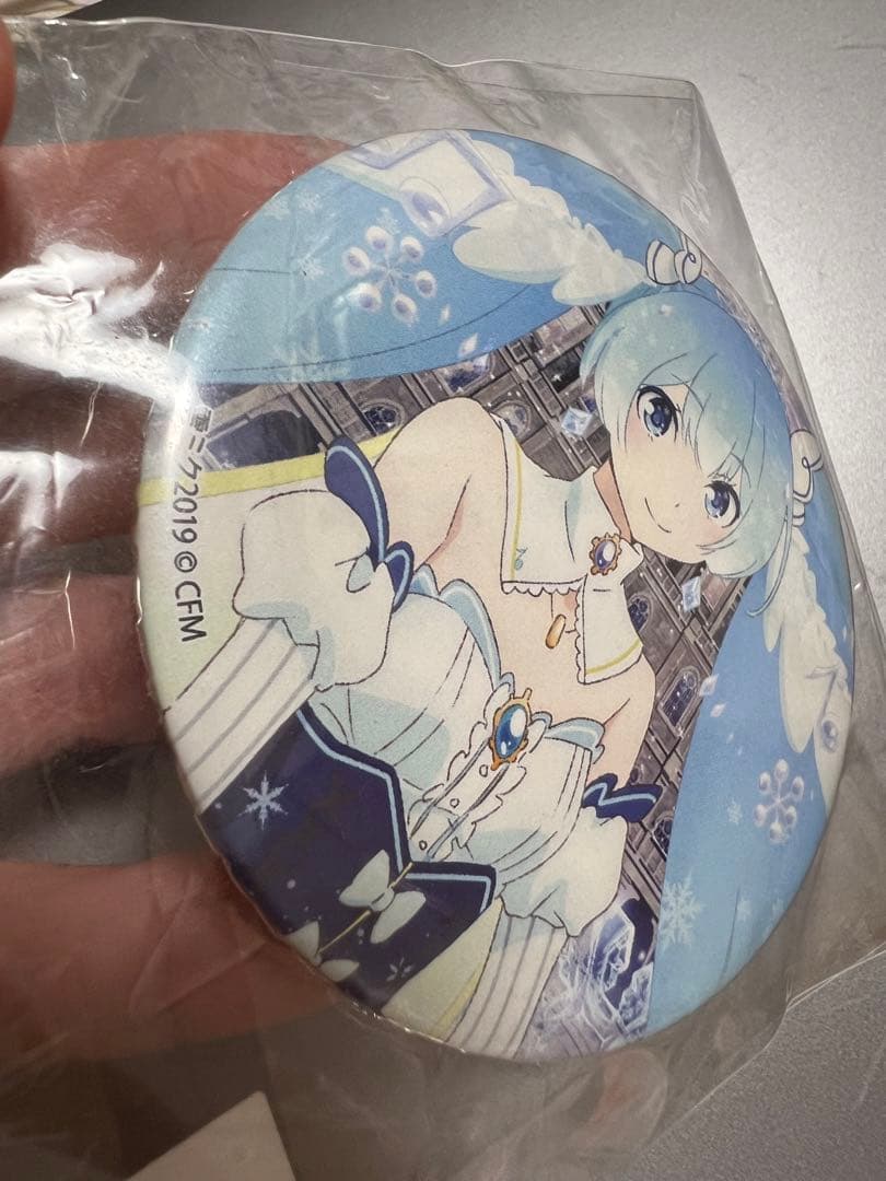 初音ミク 雪ミク miku リゼロ エミリア 缶バッジ 2個セット