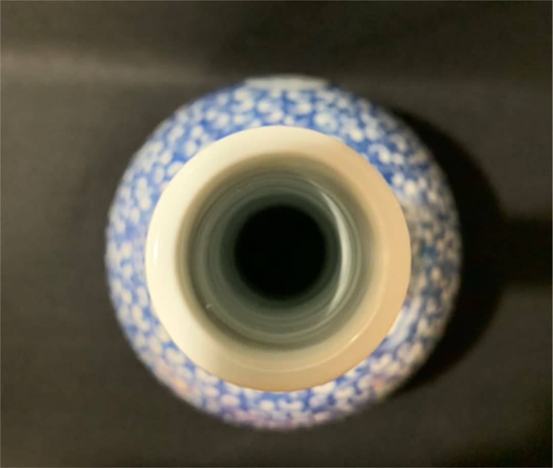 高さ43センチ　鍋島焼　白磁染付祥瑞文花瓶　鍋島青山作