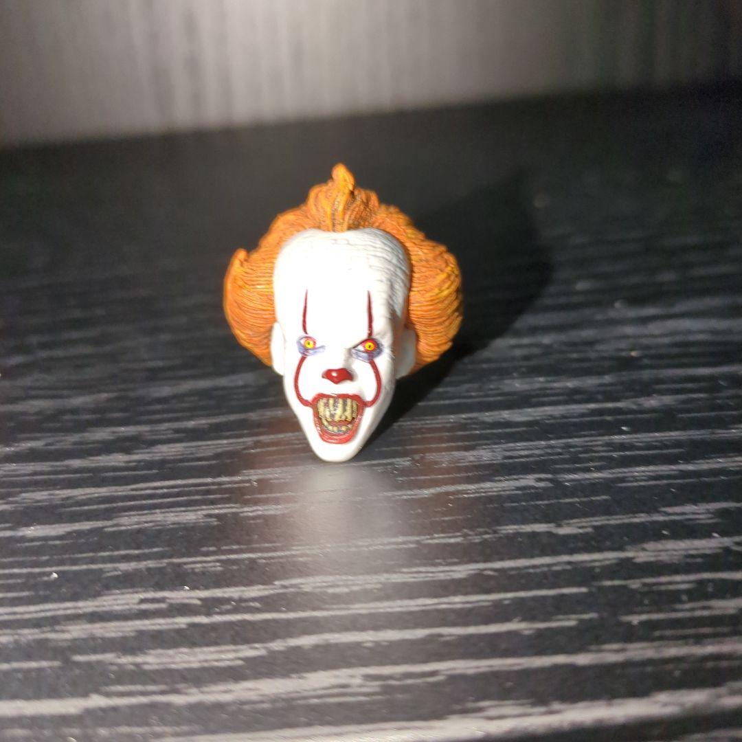 ペニーワイズネカフィギュア