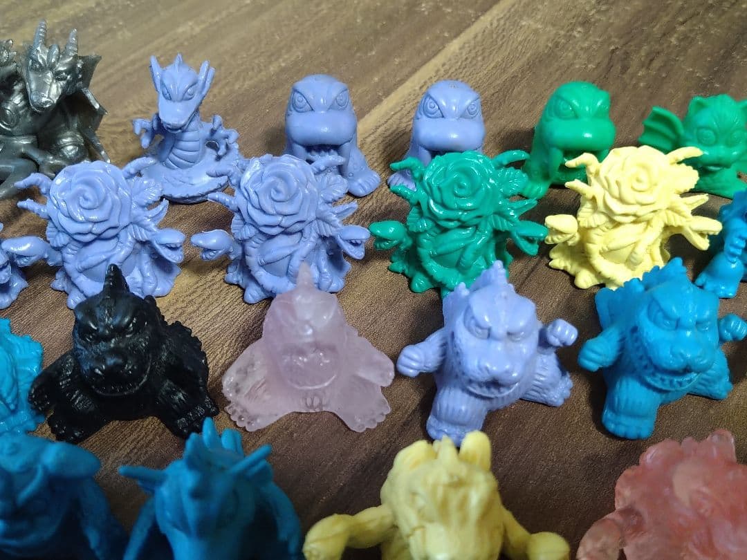 当時物】ガシャポン ゴジラ怪獣軍団 63体セット - メルカリ