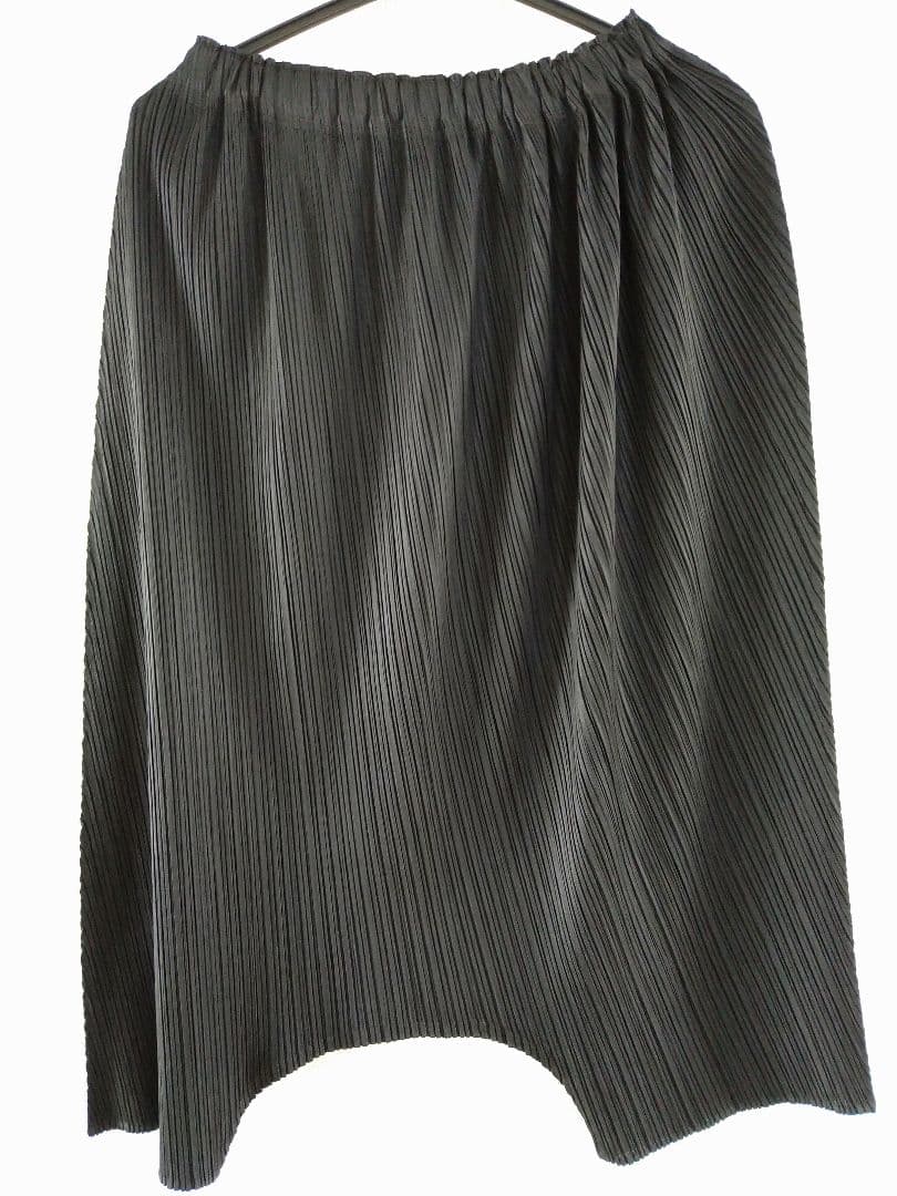 プリーツプリーズ サルエルパンツ　黒　ブラック　イッセイミヤケ