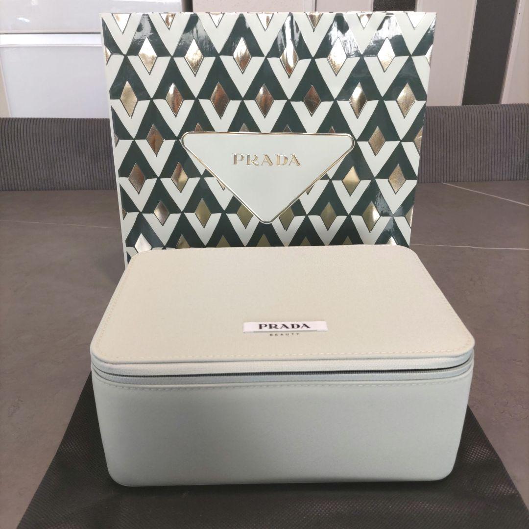 2025年PRADAビューティー/ノベルティコスメBOX/クリスマスコフレ