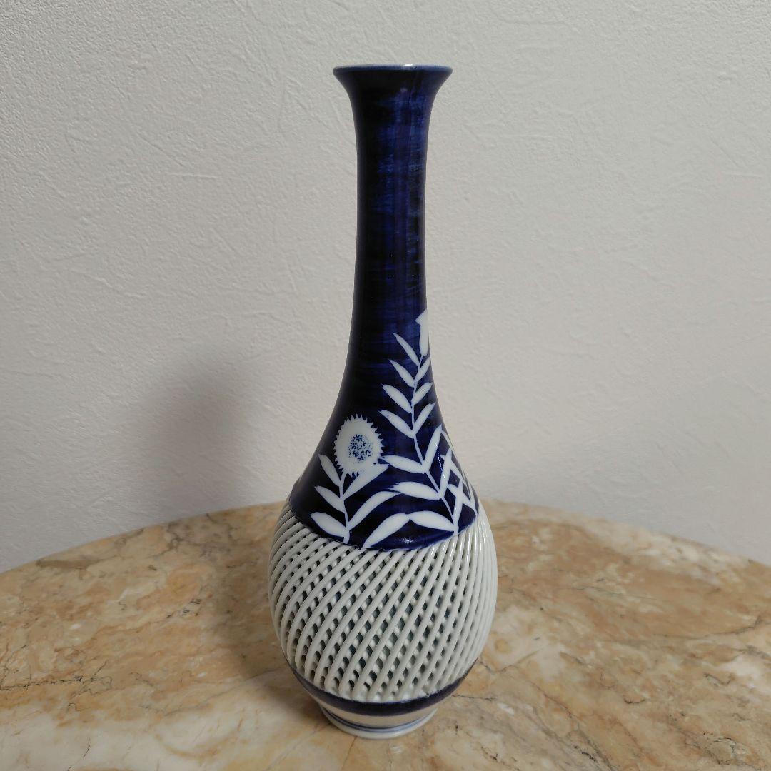花瓶 一輪挿し 有田焼 琴峰窯 網目透かし 青と白の花模様陶器 - メルカリ