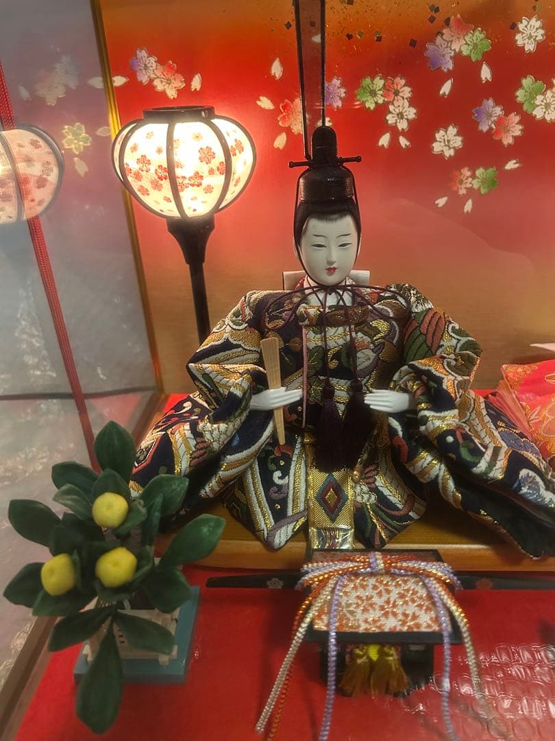 雛人形　ガラスケース入り