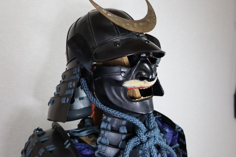 キ*ー様 大人が着用可能な甲冑一式／青糸威・黒塗胴・月形前立兜／送料込み