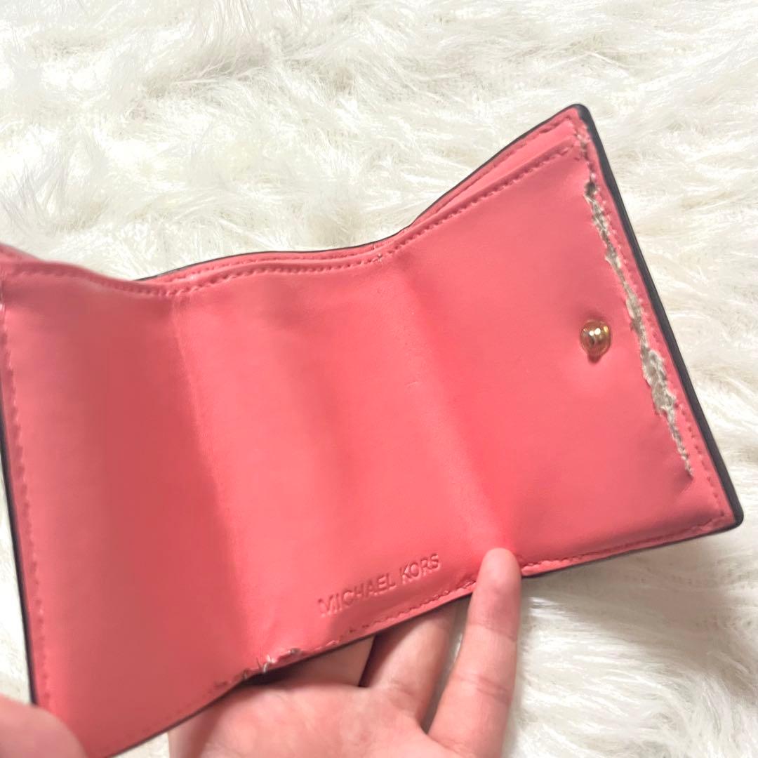 MICHEAL KORS マイケルコース 3つ折り財布 サーモンピンク ♡ - メルカリ