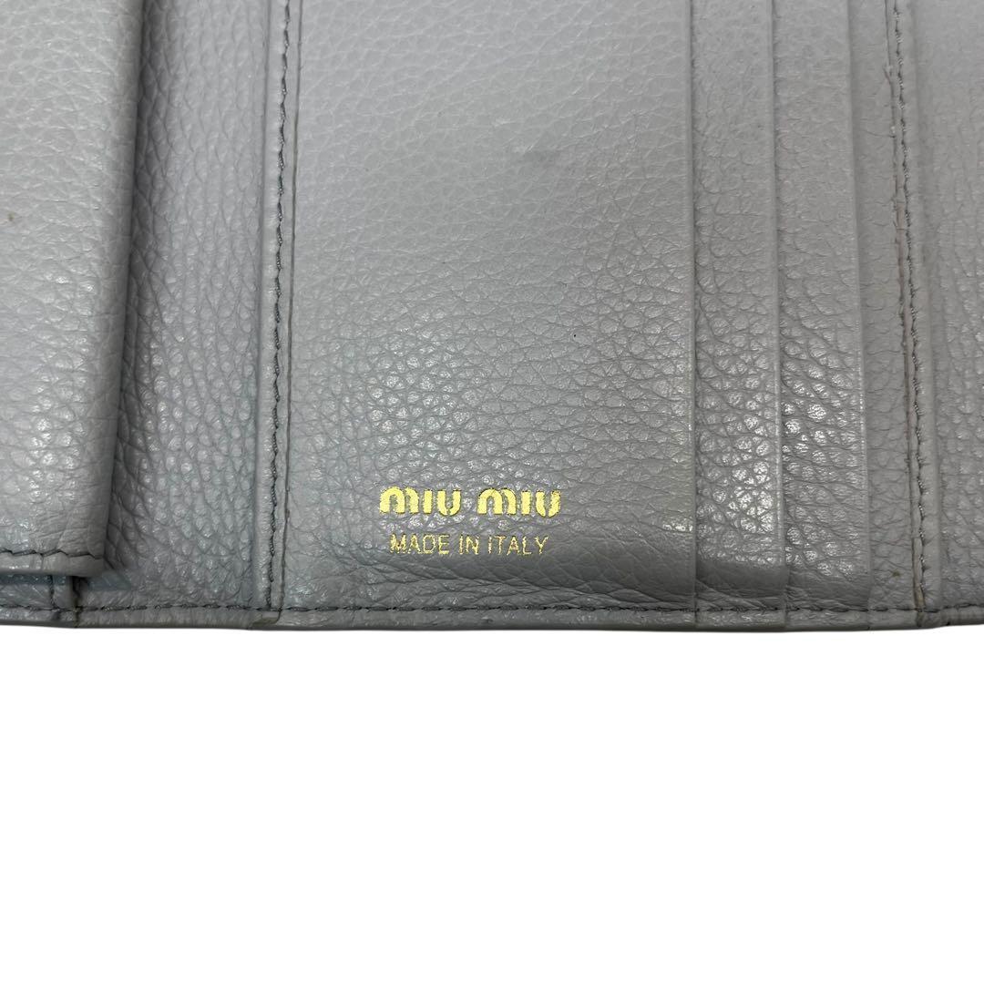 レア✨ミュウミュウ 三つ折り財布 ヴィッテロダイノ ロゴ金具 グレー レザー