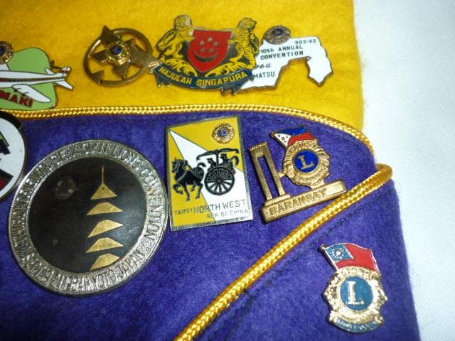 ◇ライオンズクラブ 帽子と七宝製ピンバッジ48個 1個は元会長10K 10金