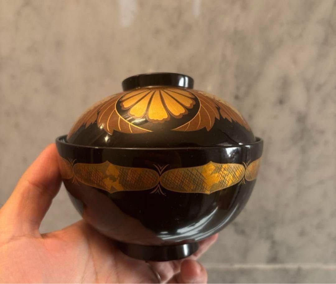 ふんだんに使われた金彩やお花、幾何学模様が美しい絢爛豪華な木製輪島漆塗りお椀2客