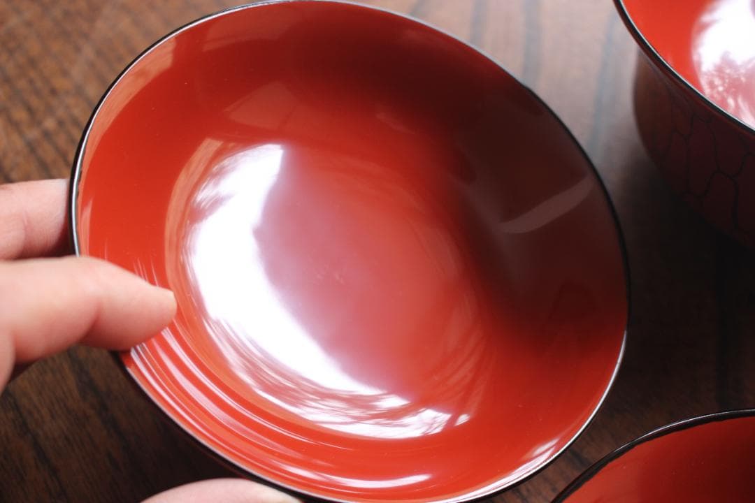 デッドストック！極上朱漆に風情ある網目文の美しい煮物椀2点（検