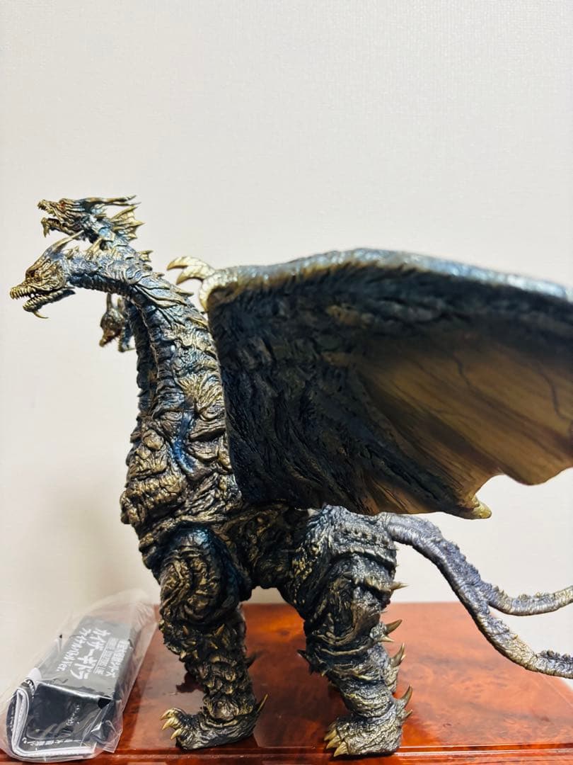 少年リック限定　東宝大怪獣シリーズ　カイザーギドラ　発光ver 最終価格。