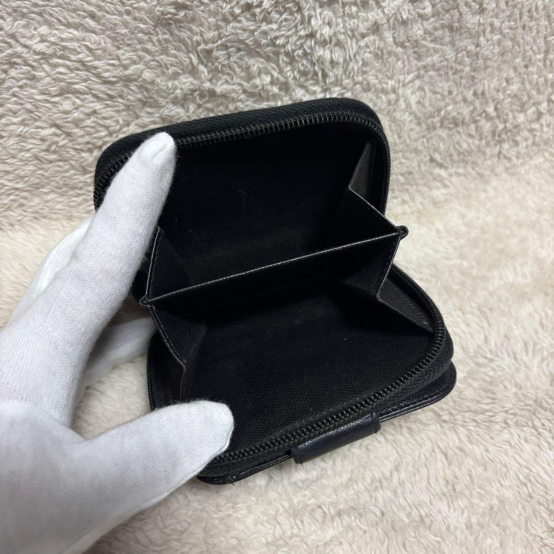 希少✨プラダ 二つ折り財布 キルティング 三角ロゴ プレート レザー 黒