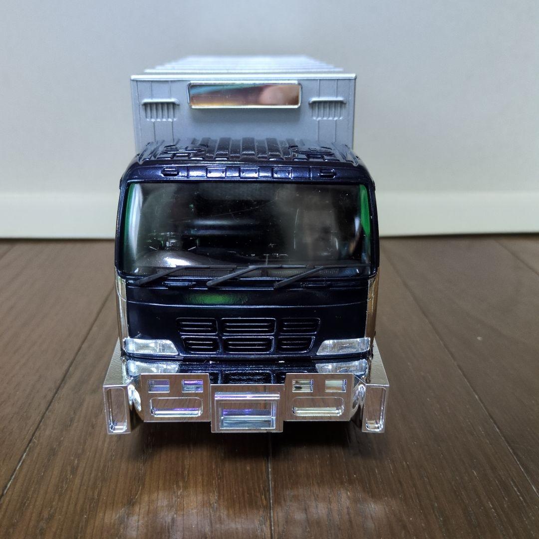 アオシマ　デコトラ　いすゞギガ　冷凍車 Yahoo!オークション - 1/32いすゞギガ冷凍車完成品