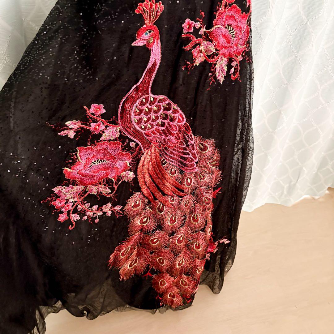 カラオケドレス 発表会 孔雀刺繍の黒ロングドレス