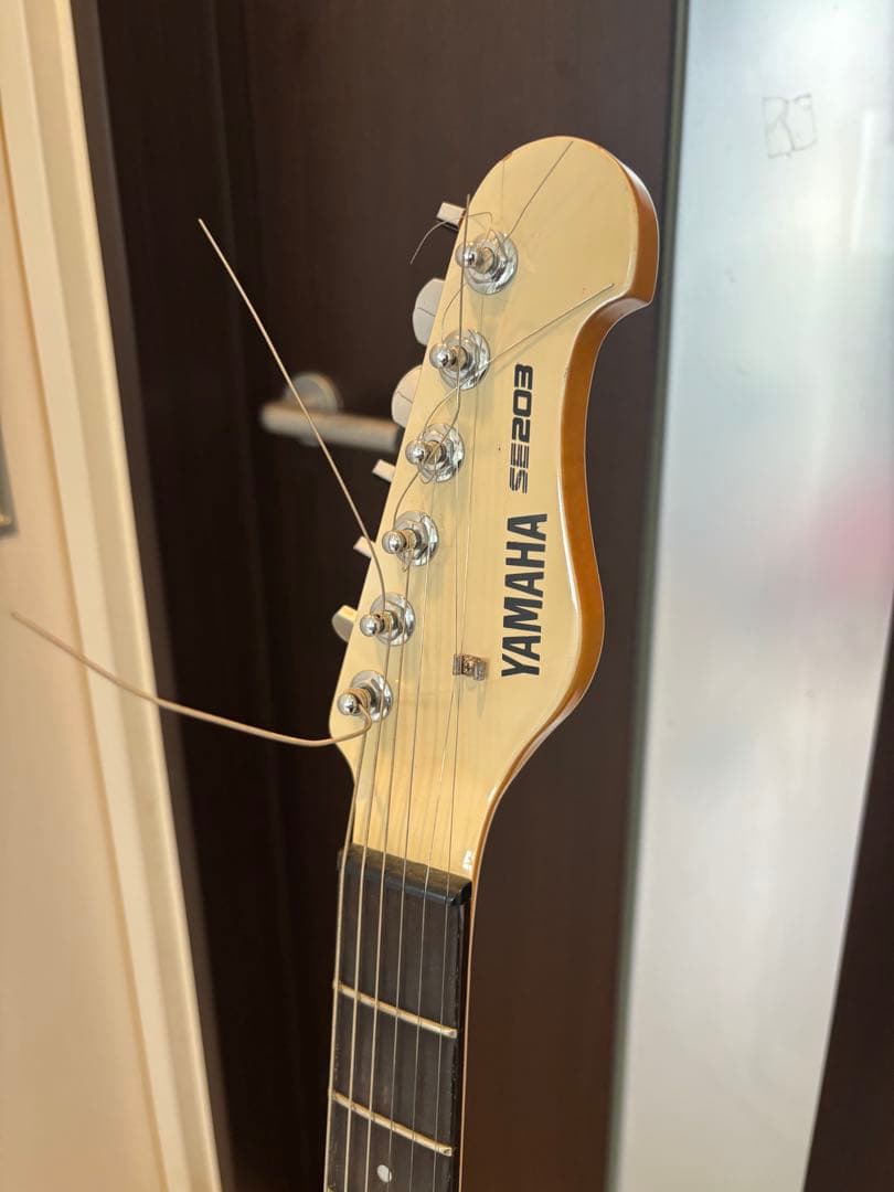 YAMAHA SE203 アイボリー　ストラトタイプ