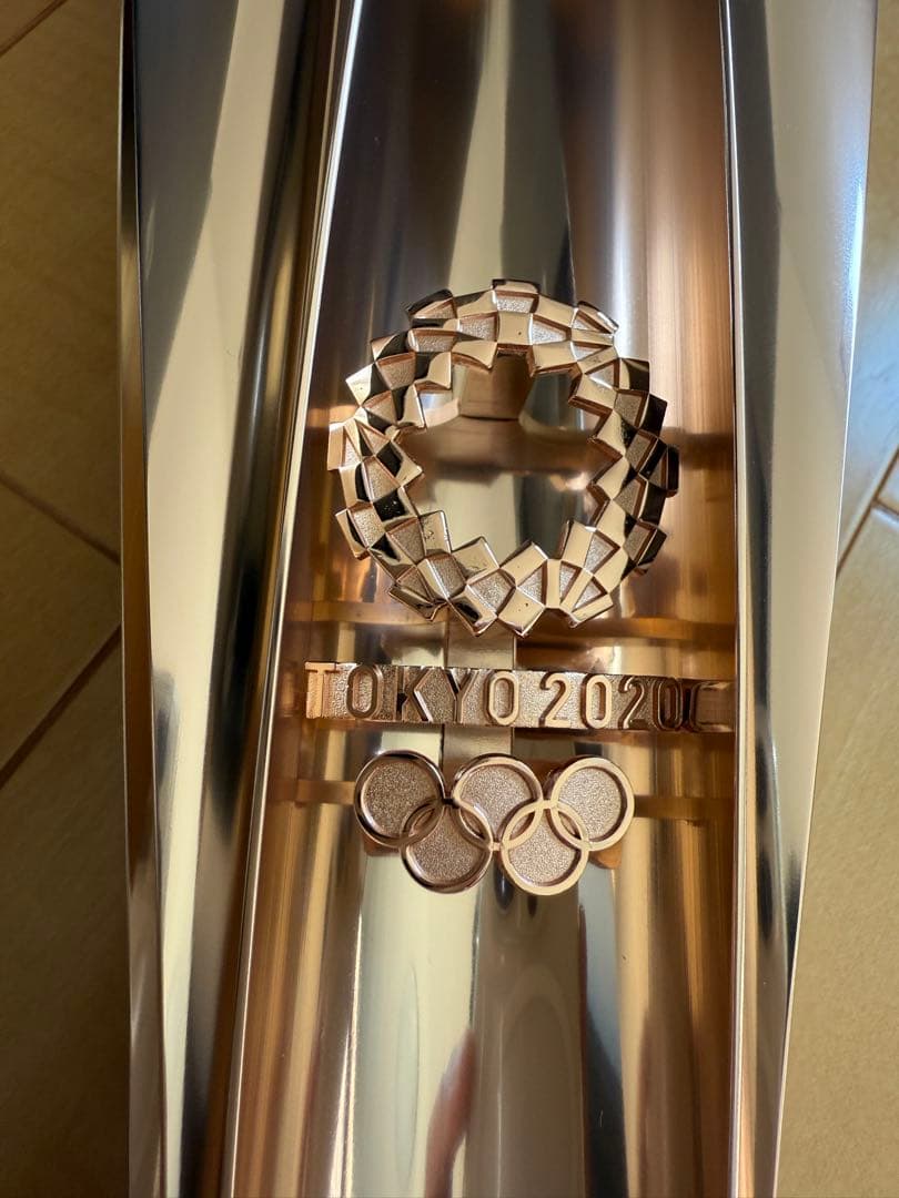 東京2020オリンピック 聖火ランナー使用トーチ 都庁で五輪聖火トーチ