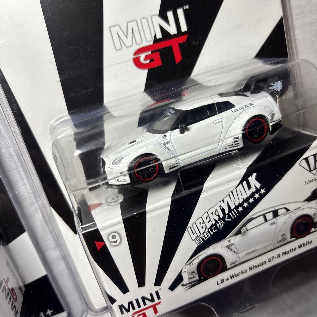 エ*6様 MiniGT R35 LBWK ホワイト　ブラック