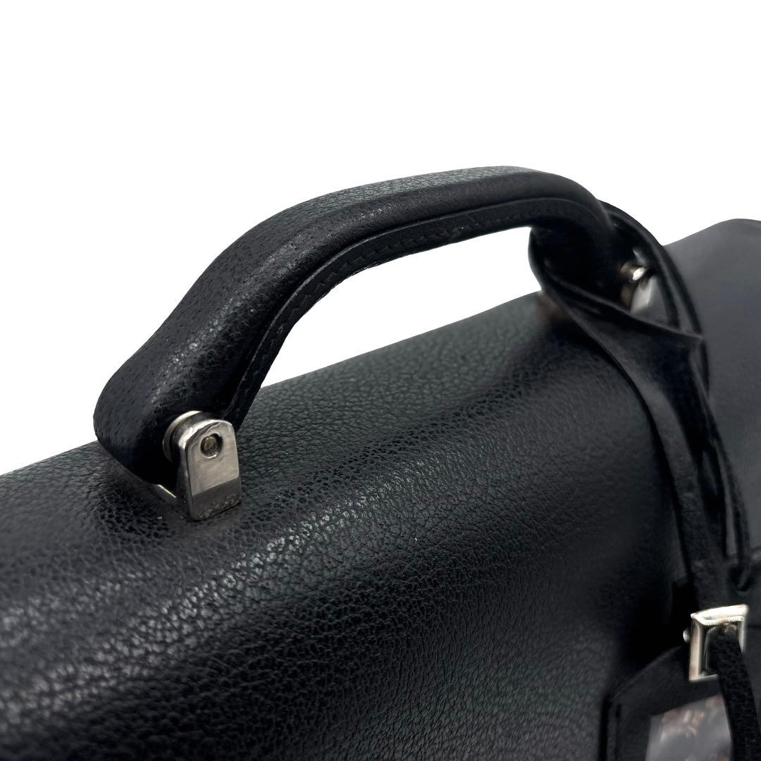 【極美品】フェラガモ　ブリーフケース　ビジネスバッグ　レザー　革　金具　鍵付　黒