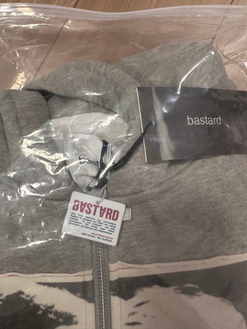 【bastard】PUNK PRINT APPLIQUE HOODIE ニキ着用