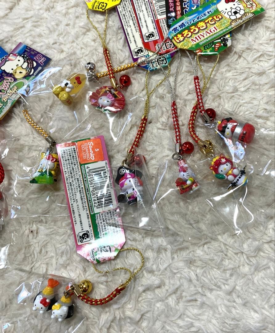 サンリオご当地キティ根付マスコットなど