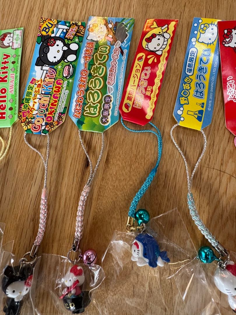 チ*王様 ハローキティ フィギュアストラップ 232➕4 地域限定多数　おまけつ