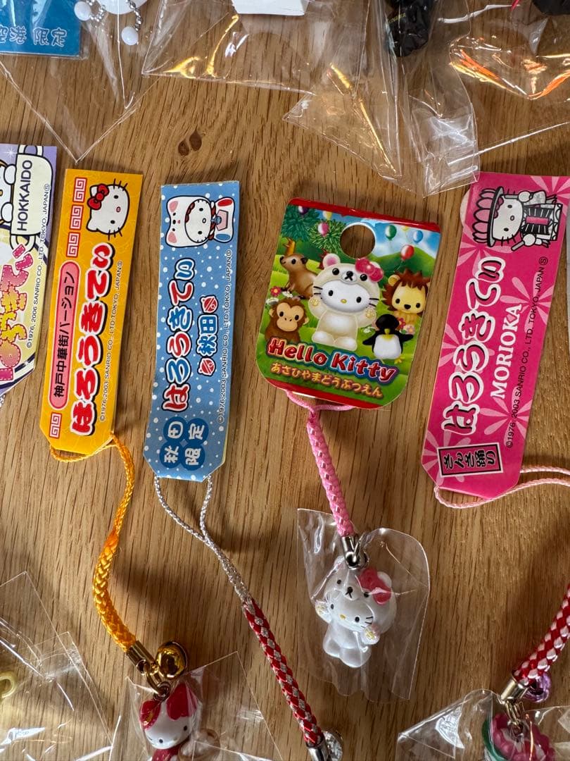 チ*王様 ハローキティ フィギュアストラップ 232➕4 地域限定多数　おまけつ