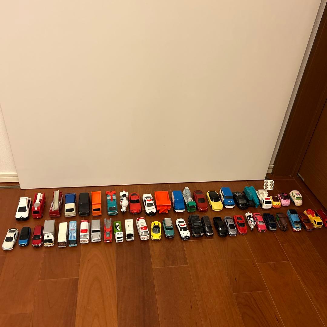 ミニカーとサーキットコースセット